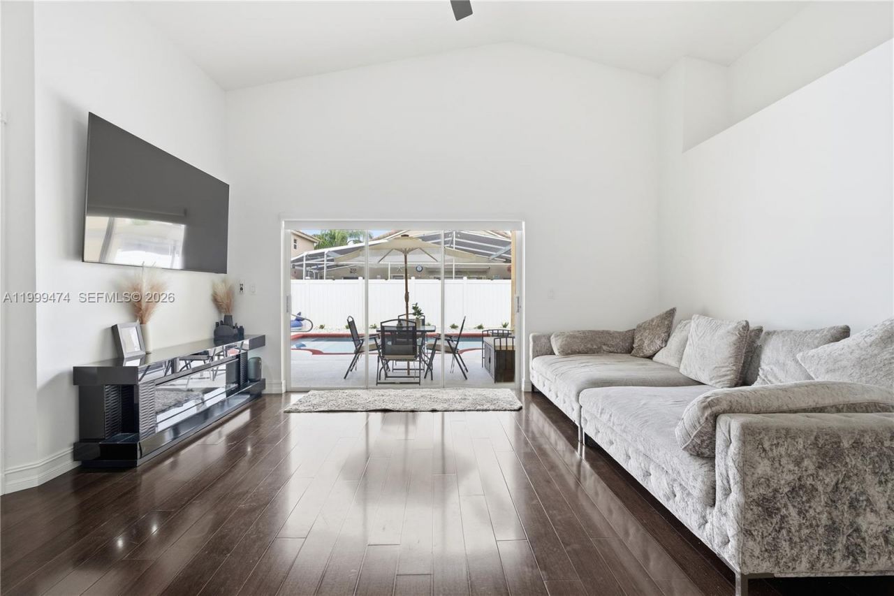 18427 NW 9th Ct, Pembroke Pines, FL 33029 Photo