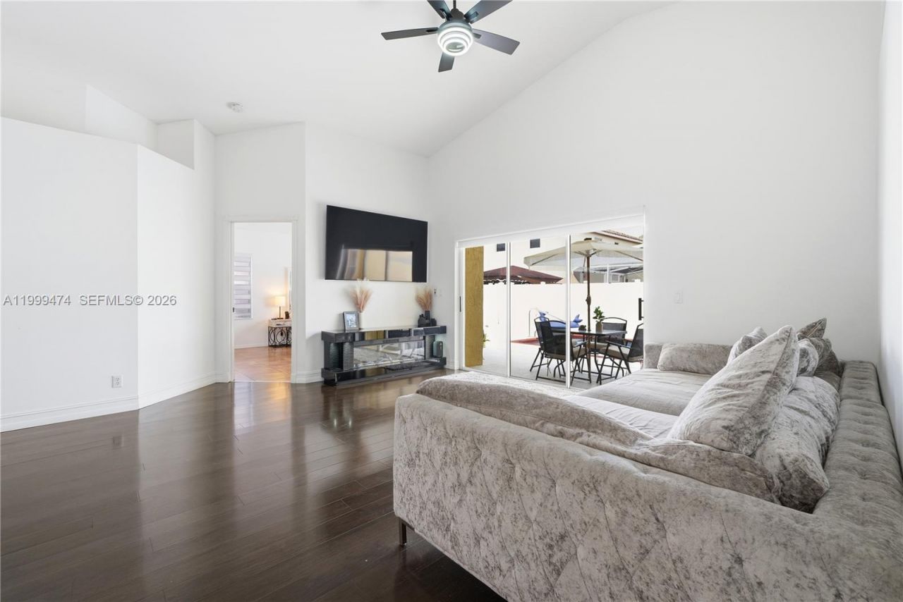 18427 NW 9th Ct, Pembroke Pines, FL 33029 Photo