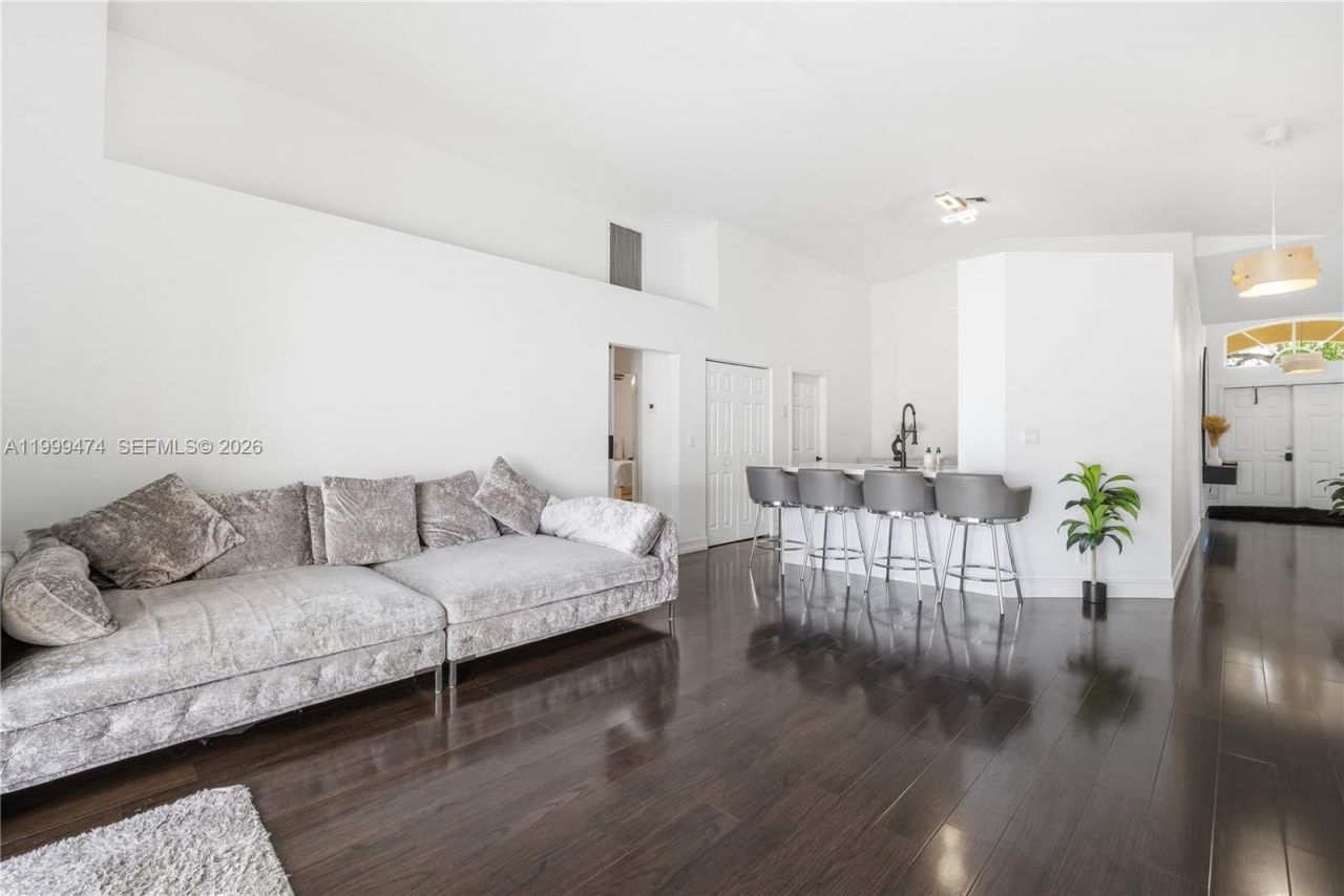 18427 NW 9th Ct, Pembroke Pines, FL 33029 Photo