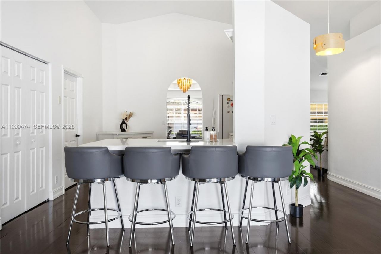 18427 NW 9th Ct, Pembroke Pines, FL 33029 Photo