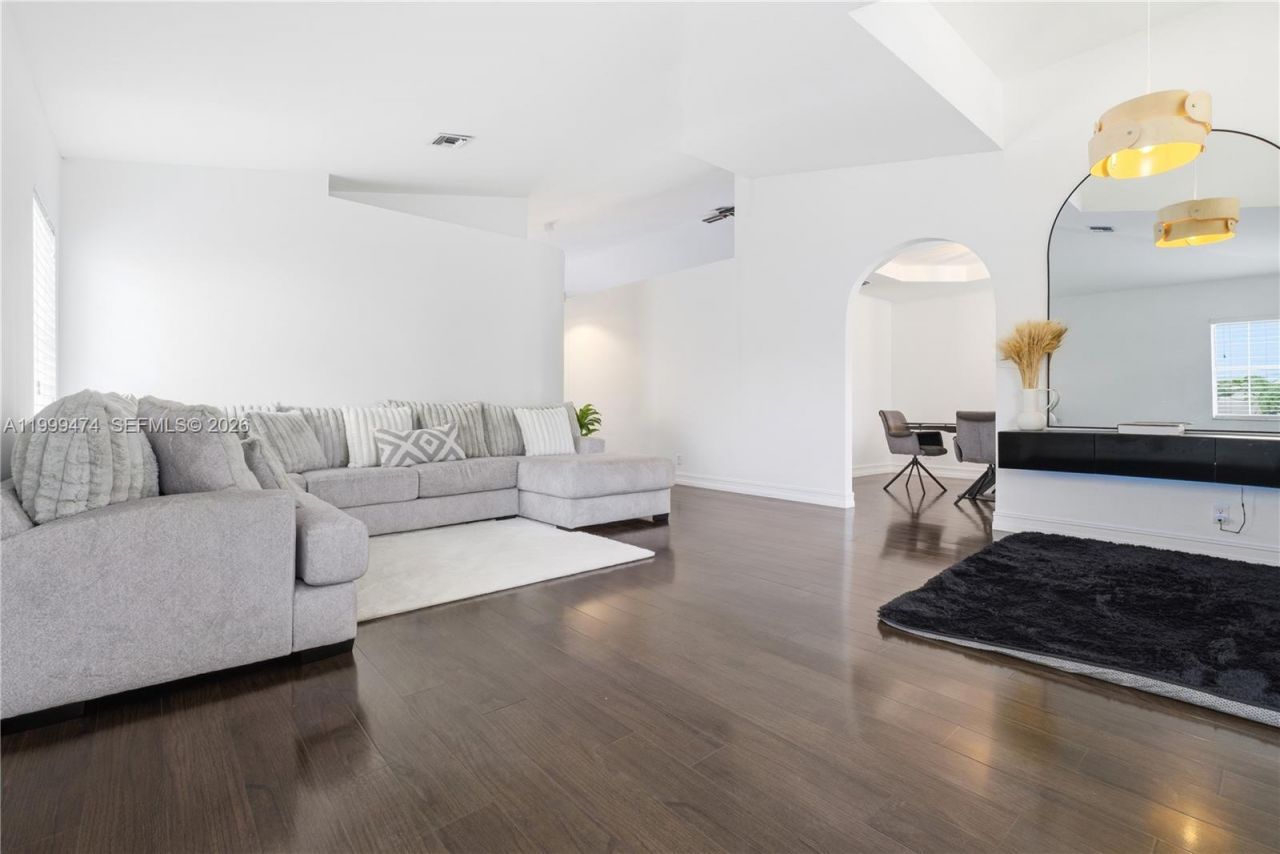 18427 NW 9th Ct, Pembroke Pines, FL 33029 Photo