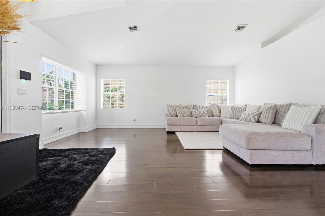 18427 NW 9th Ct, Pembroke Pines, FL 33029 Photo