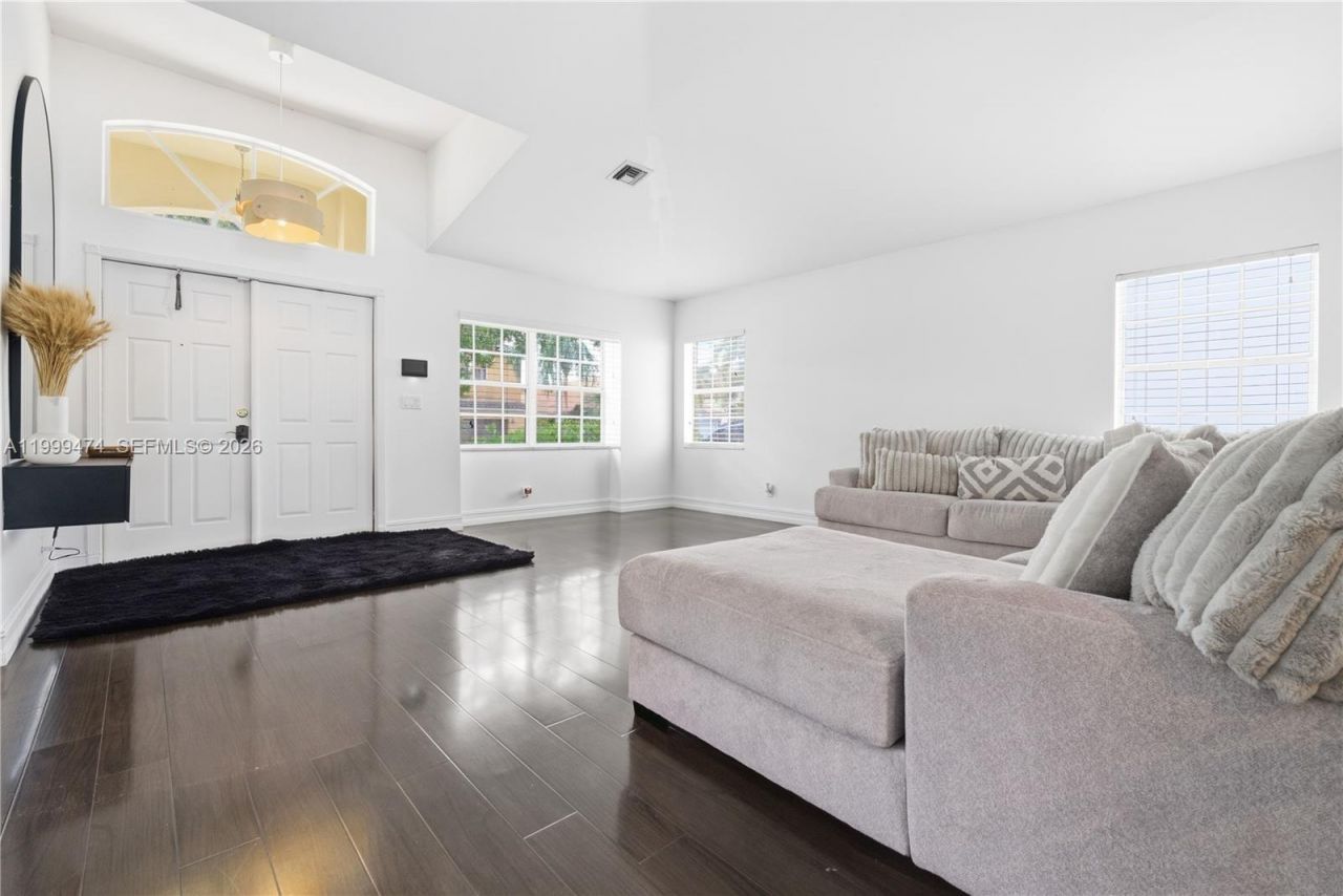 18427 NW 9th Ct, Pembroke Pines, FL 33029 Photo