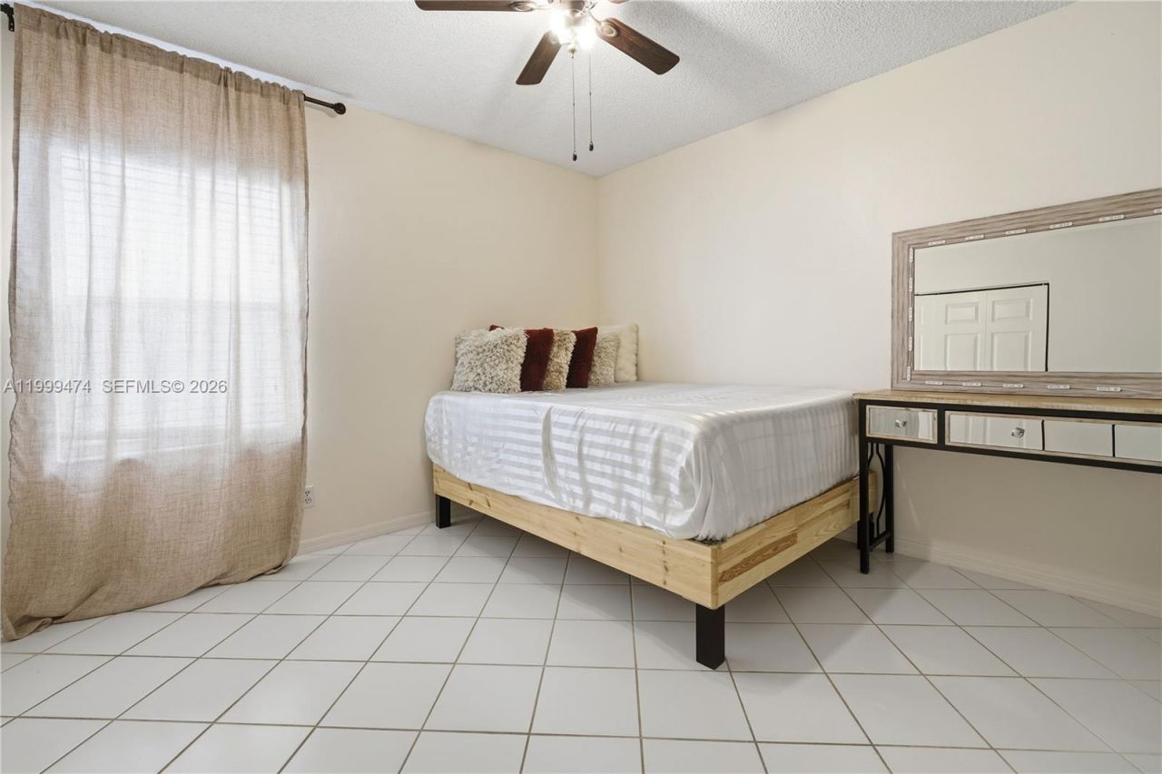 18427 NW 9th Ct, Pembroke Pines, FL 33029 Photo