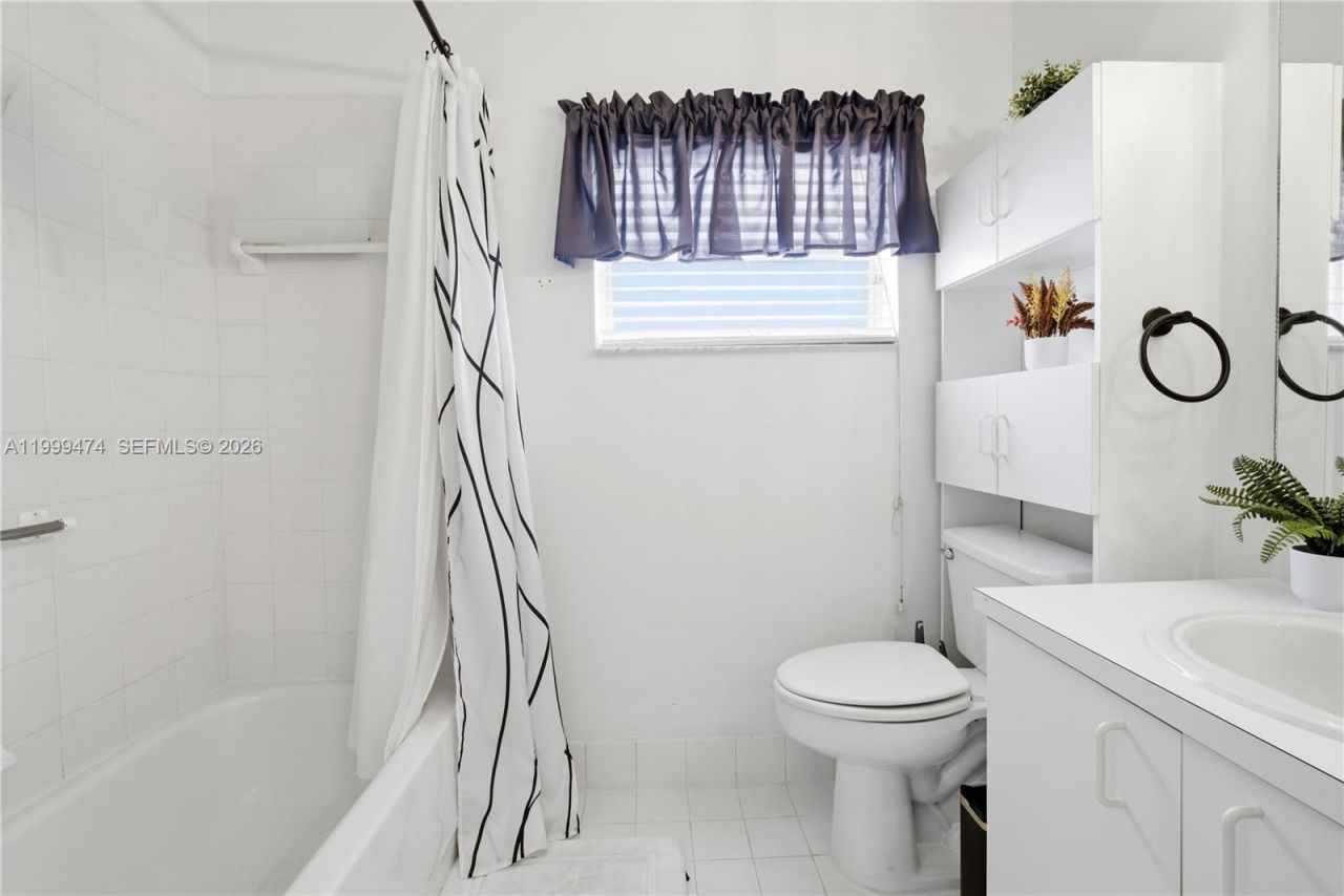 18427 NW 9th Ct, Pembroke Pines, FL 33029 Photo