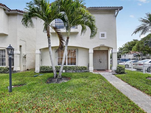 10845 NW 8th St , Pembroke Pines, FL 33026
