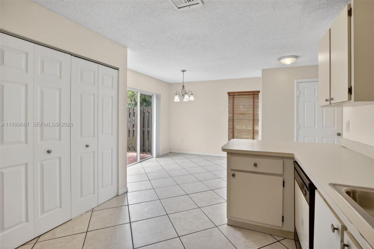 10845 NW 8th St, Pembroke Pines, FL 33026 Photo