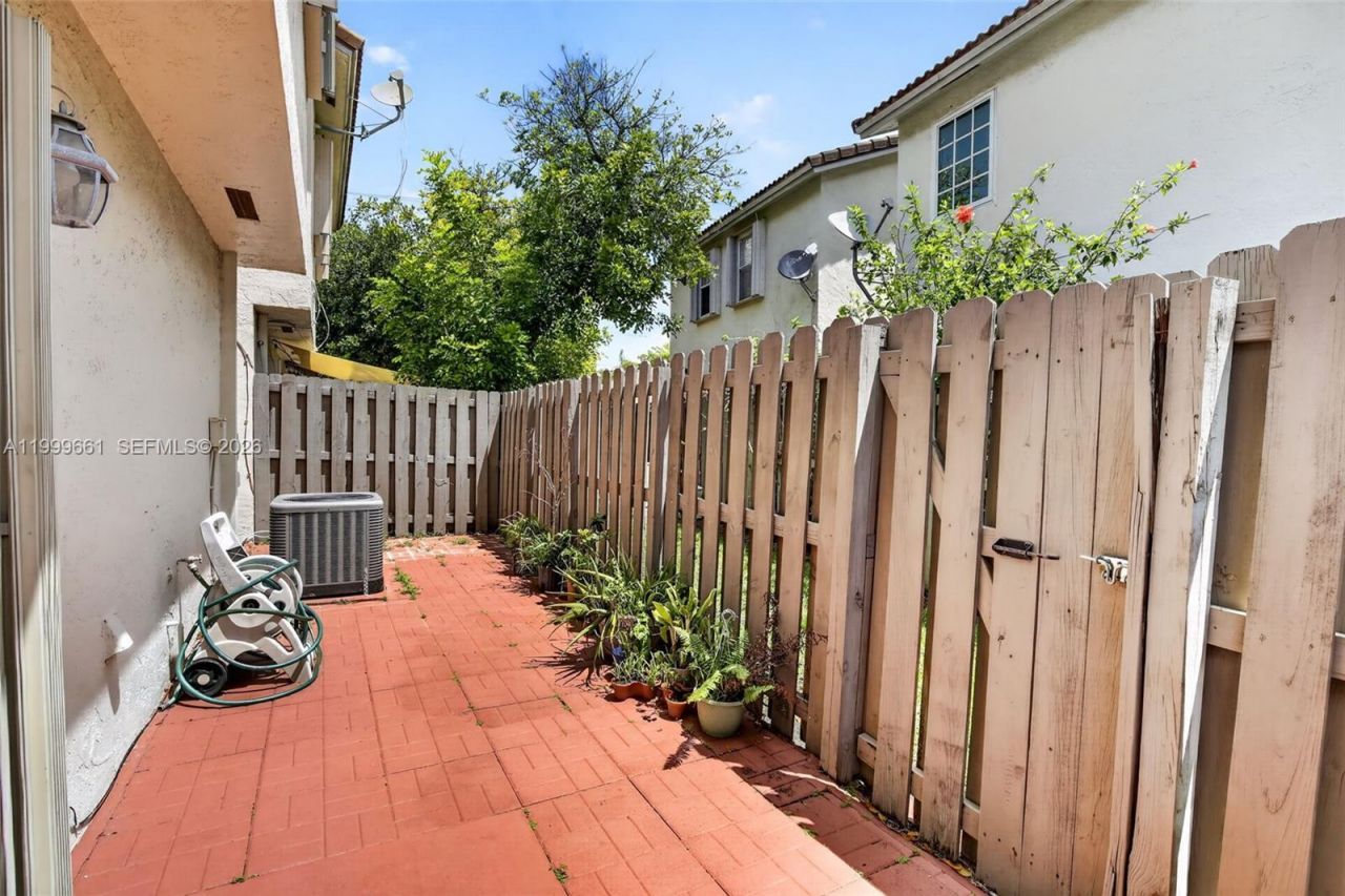 10845 NW 8th St, Pembroke Pines, FL 33026 Photo