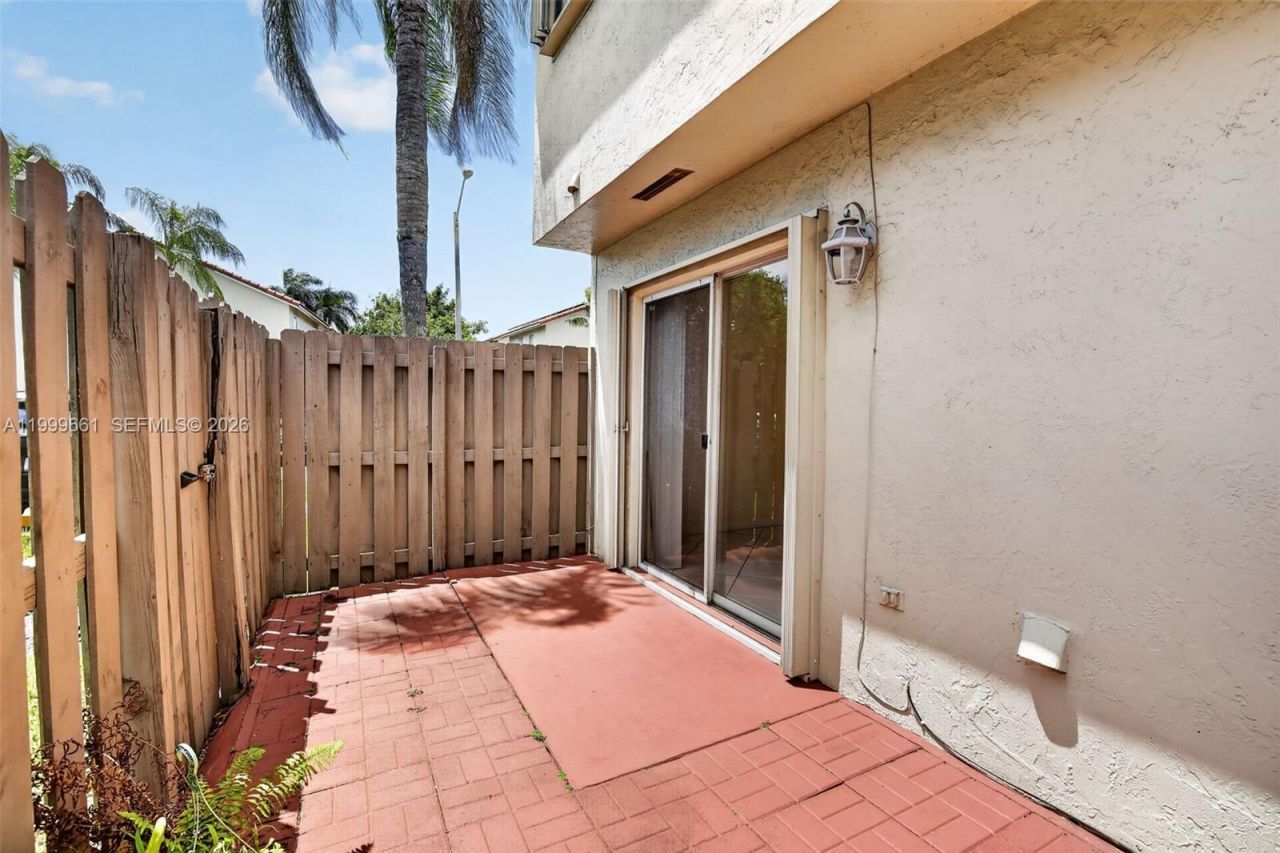 10845 NW 8th St, Pembroke Pines, FL 33026 Photo