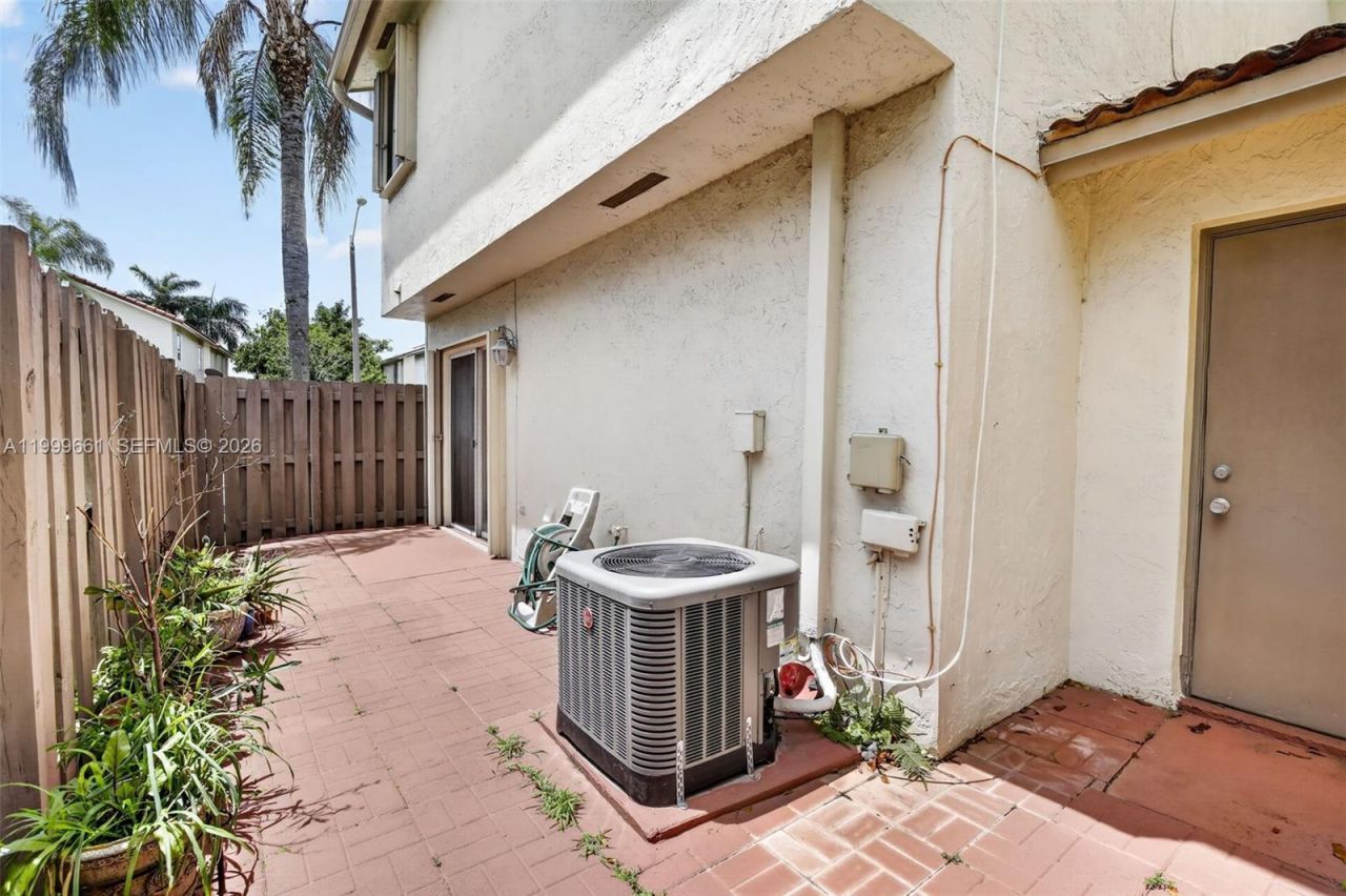 10845 NW 8th St, Pembroke Pines, FL 33026 Photo