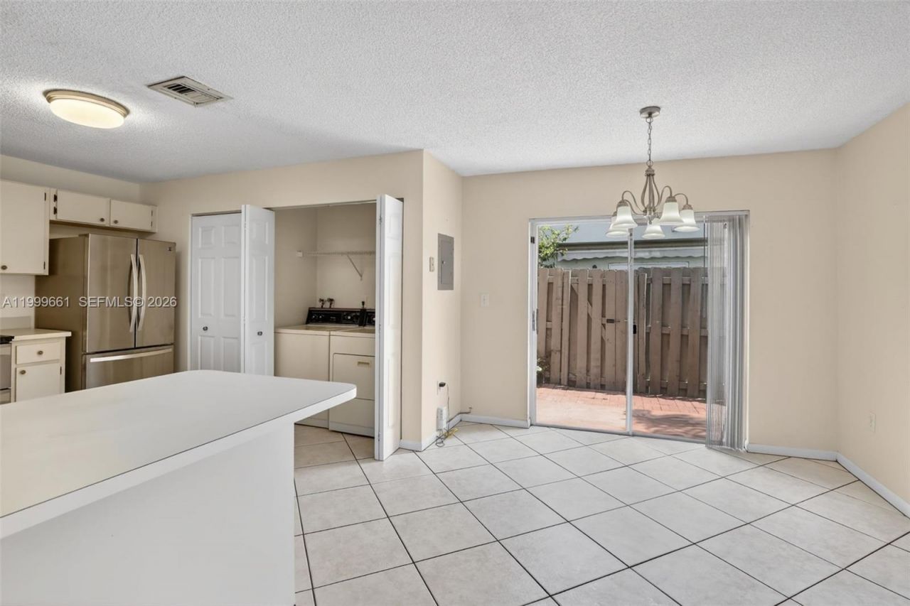 10845 NW 8th St, Pembroke Pines, FL 33026 Photo