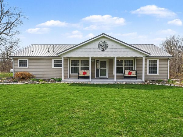 45284 Co Rd 703, Coloma, MI 49038