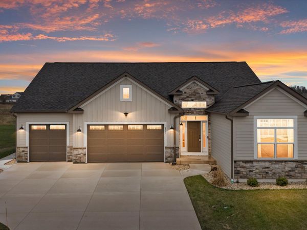 8971 Creekside Cir, Pleasant Prairie, WI 53158