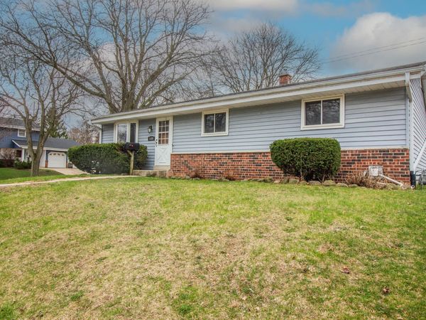 1489 Birch Dr, Waukesha, WI 53188