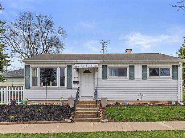 6239 S Kirkwood Ave, Cudahy, WI 53110