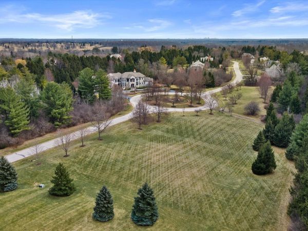 13965 N Pine Bluff Rd, Mequon, WI 53097