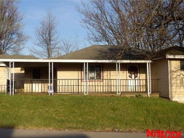 926 Stambaugh Ave, Farrell, PA 16121