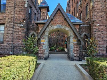 83-15 116th Street, Unit 3E, Richmond Hill, NY 11418