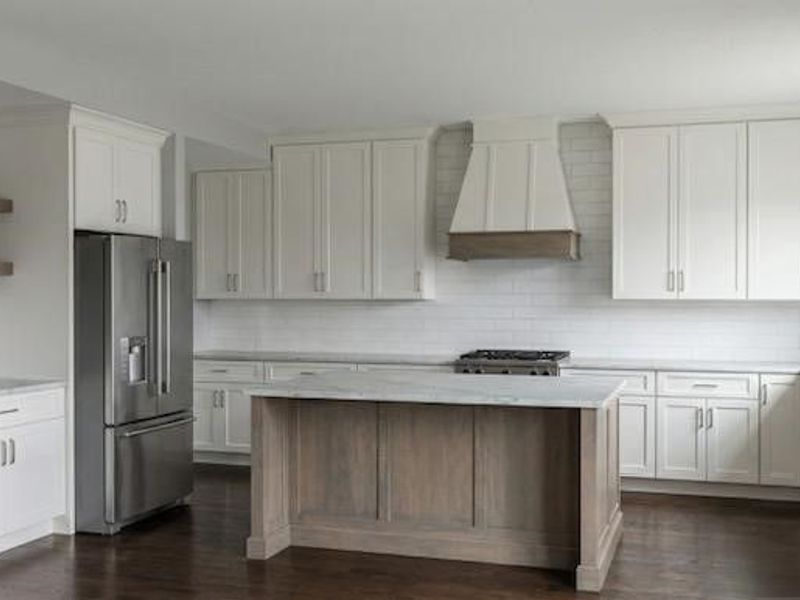 553 Woodlands Glen Avenue , Hartville, OH 44632 Photo 2