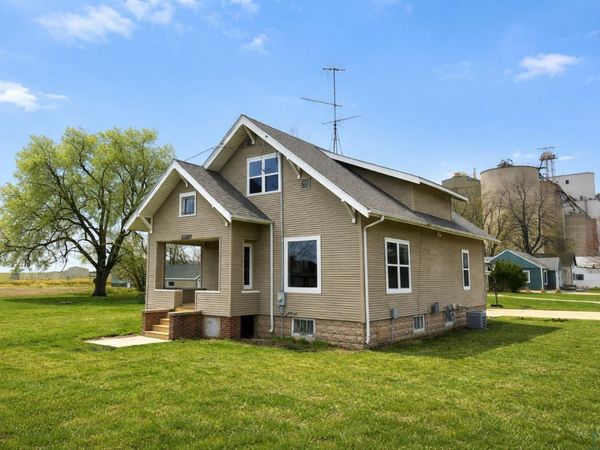 707 Colfax St., Boyden, IA 51234