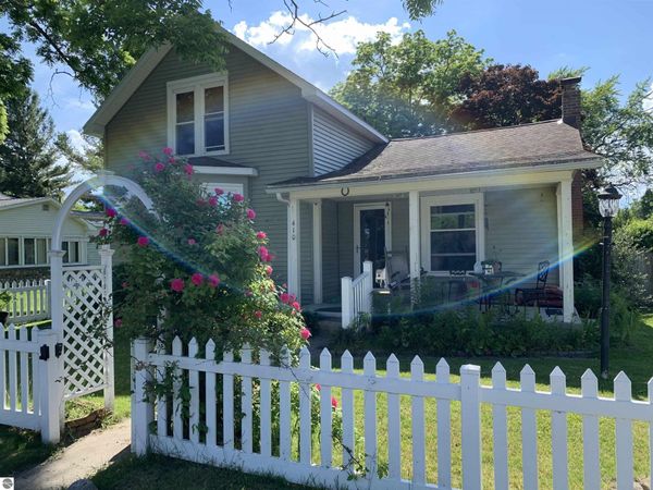 410 5th Avenue S, Tawas City, MI 48763