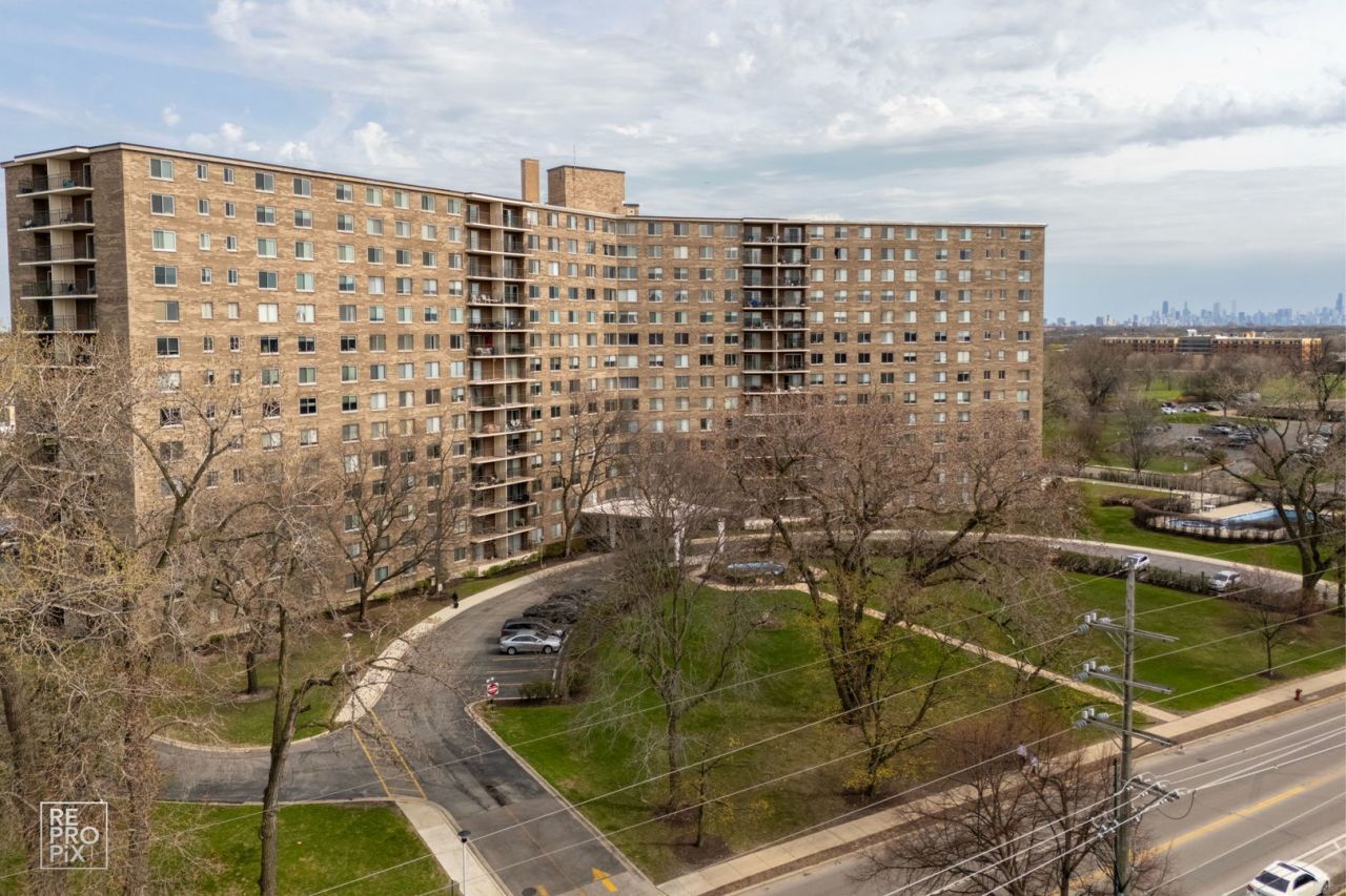 7141 N Kedzie Avenue, Unit 403, Chicago, IL 60645 Main Photo