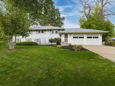 36 Western Terrace, Golden Valley, MN 55426