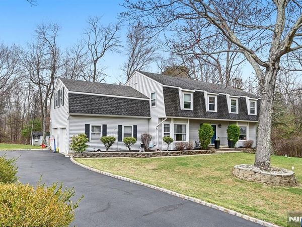 6 Robin Drive, Jefferson Township, NJ 07438