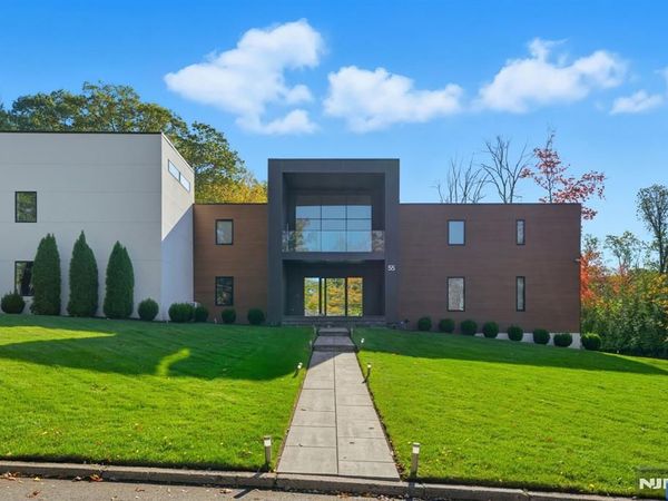 55 Oxford Drive, TENAFLY, NJ 07670