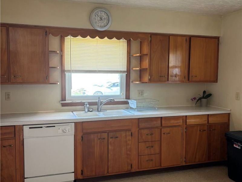 224 S Leavitt Road , Amherst, OH 44001 Photo 11