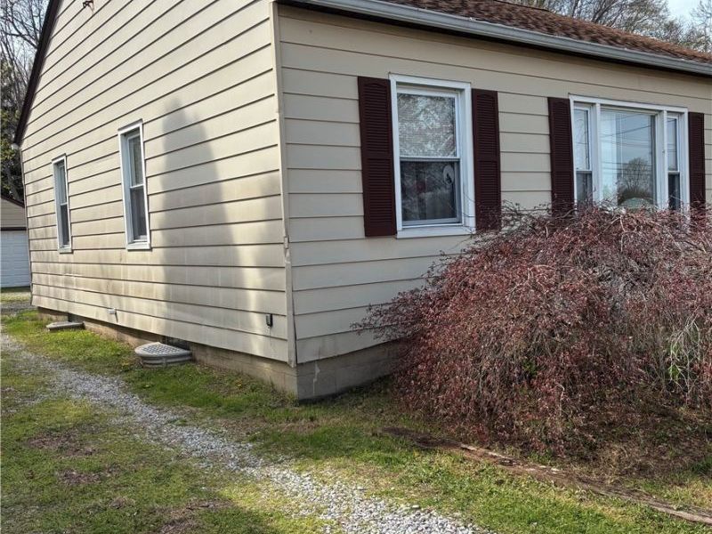 224 S Leavitt Road , Amherst, OH 44001 Photo 4