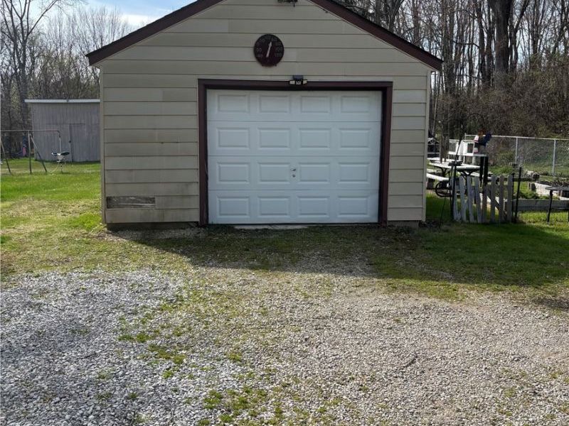 224 S Leavitt Road , Amherst, OH 44001 Photo 5