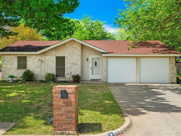 801 Meadowlark Drive , Mansfield, TX 76063