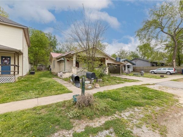 605 S Maxwell Street , Siloam Springs, AR 72761