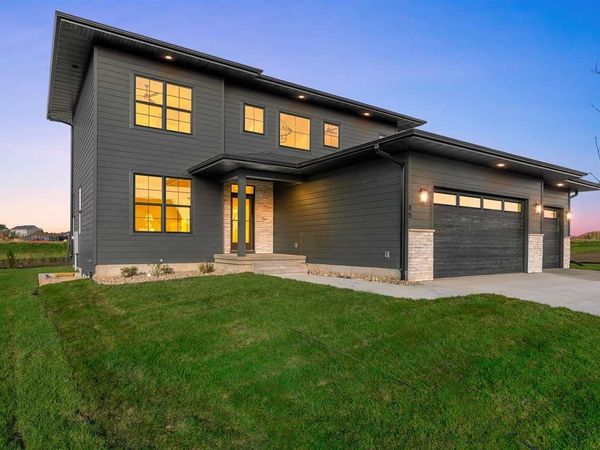85 S Seven Oaks Rd, North Liberty, IA 52317