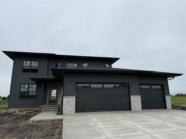 85 S Seven Oaks Rd, North Liberty, IA 52317