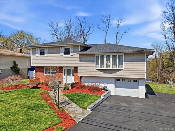 10 Valleyview Road, Elmsford, NY 10523