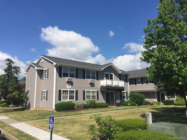 100 Hillside Drive, Unit E16, Middletown, NY 10941