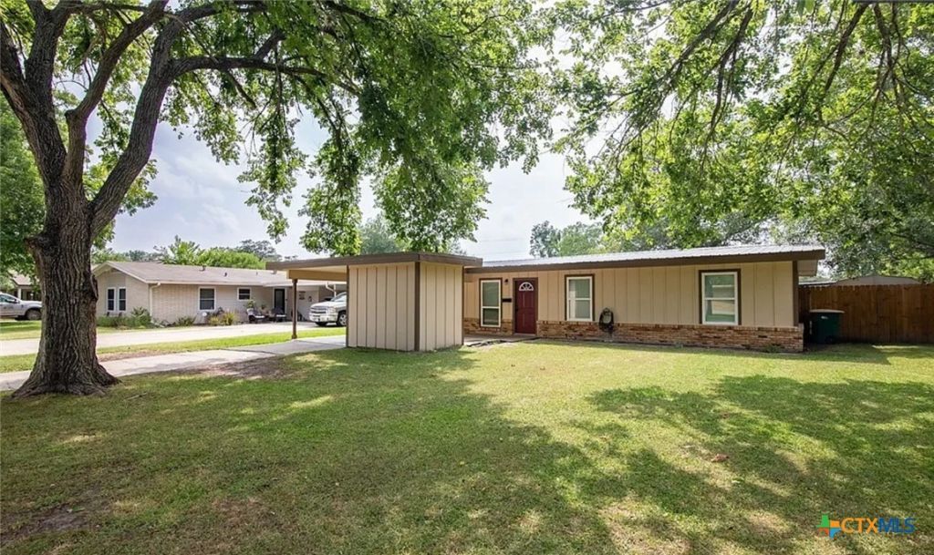 4713 Dahlia Lane, Victoria, TX 77904 Main Photo
