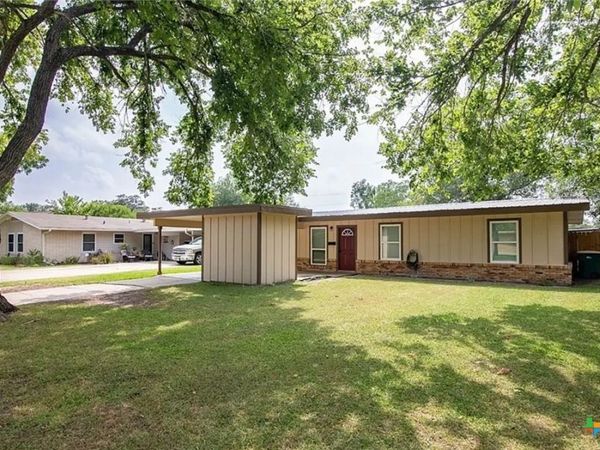 4713 Dahlia Lane, Victoria, TX 77904