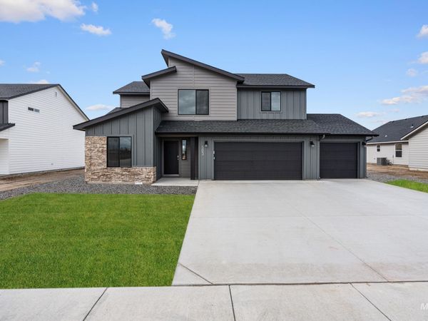 867 Thunderbolt St, Mountain Home, ID 83647