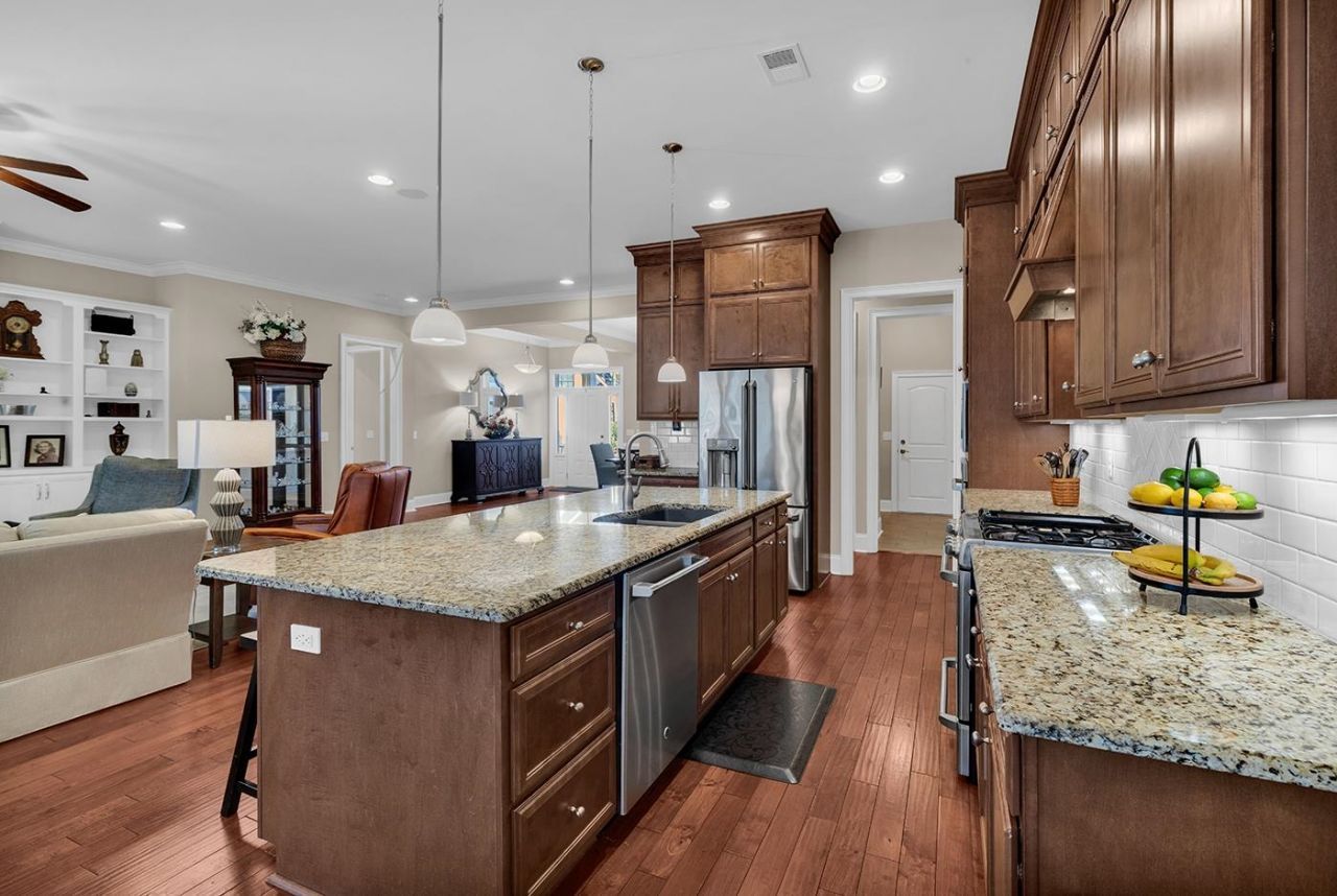 673 Woody Point Dr. Photo 8