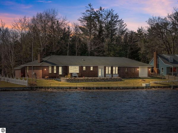111 Dana Trail S, Lake City, MI 49651