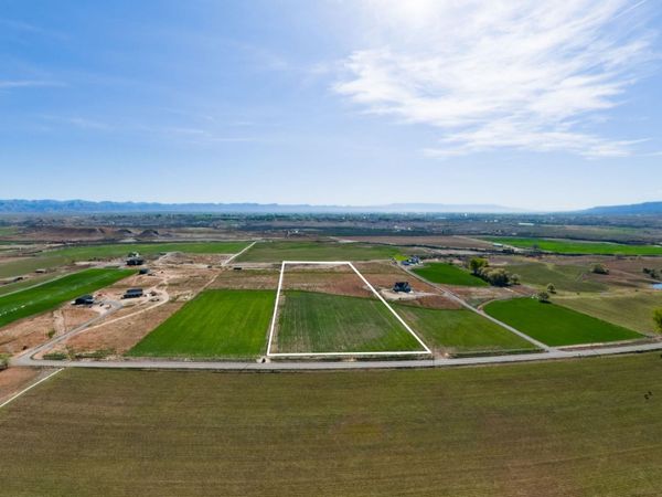 1664 8 Road, Mack, CO 81525