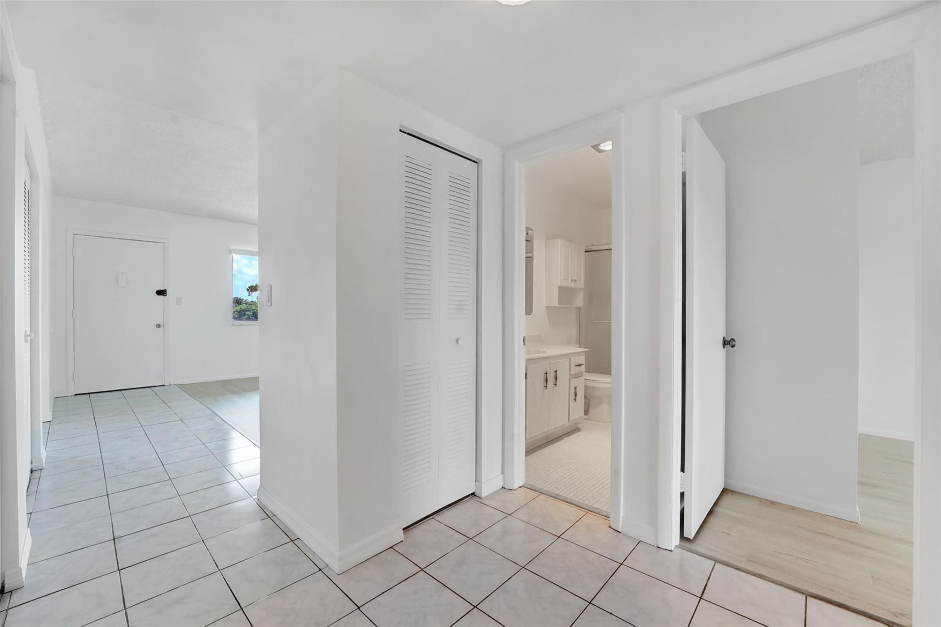6289 Lear Drive, Unit 403, Lake Worth, FL 33462 Photo