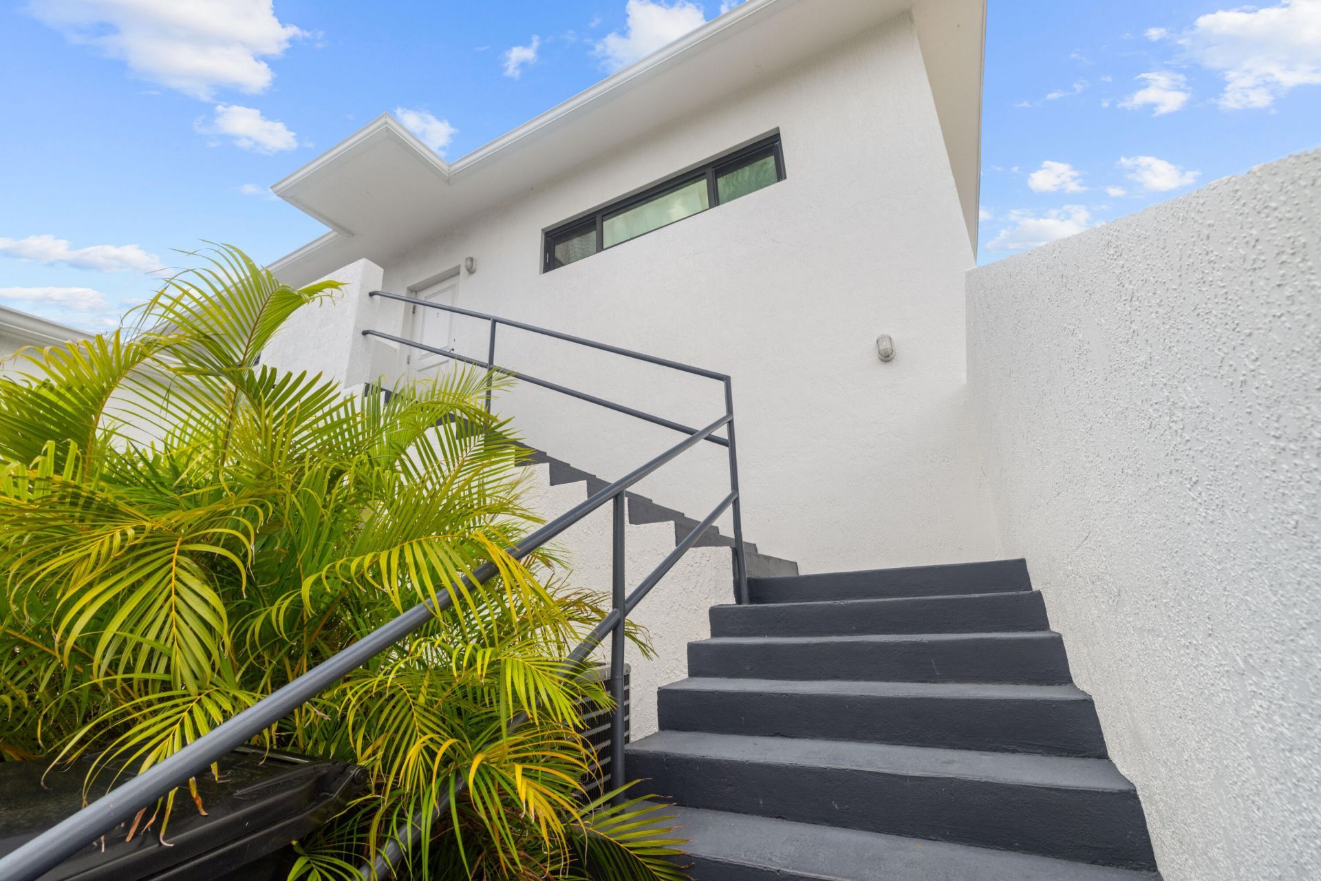 1914 N Dixie Highway, Lake Worth Beach, FL 33460 Photo