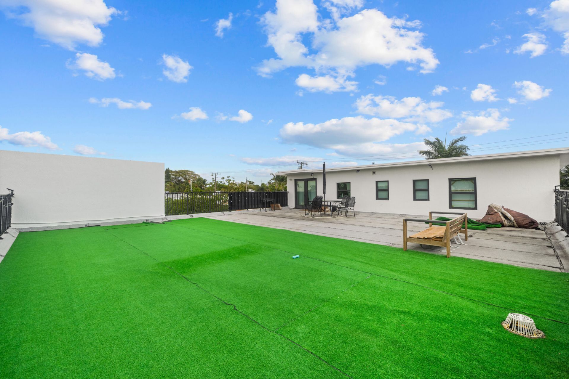 1914 N Dixie Highway, Lake Worth Beach, FL 33460 Photo