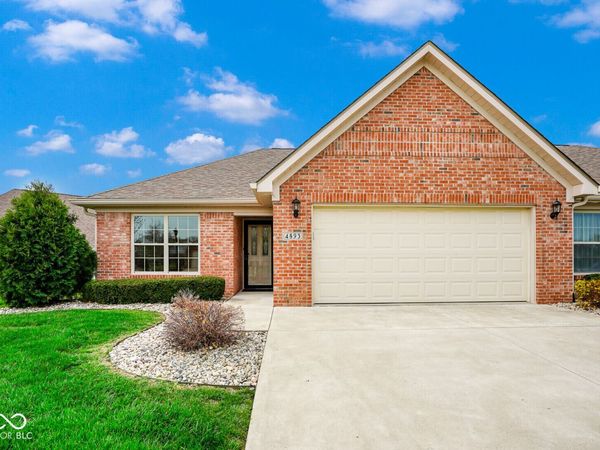 4893 W Harrisburg Court, New Palestine, IN 46163