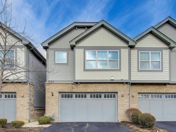 3223 N Heritage Lane , Arlington Heights, IL 60004