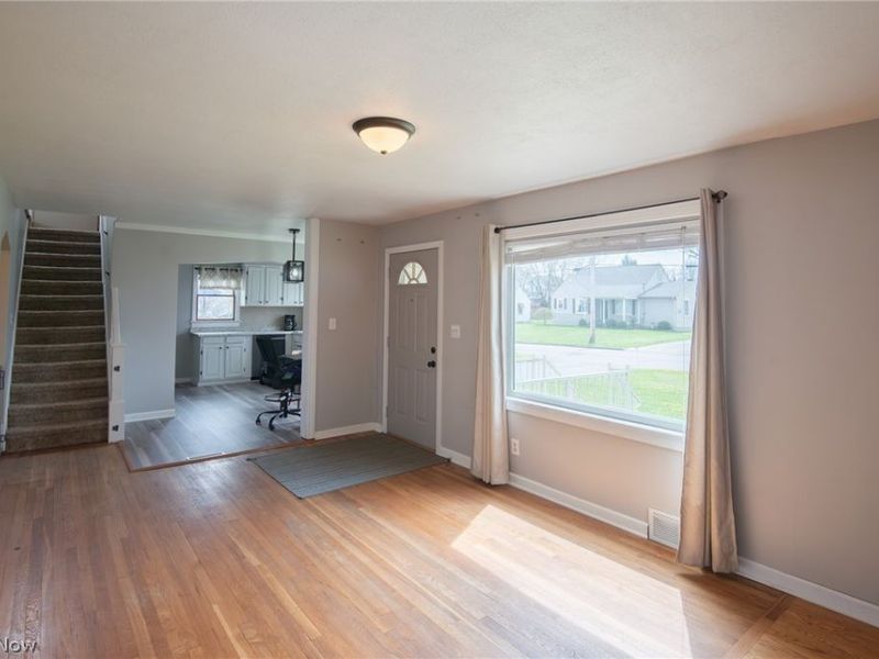 107 Renee Drive, Struthers, OH 44471 Photo 2